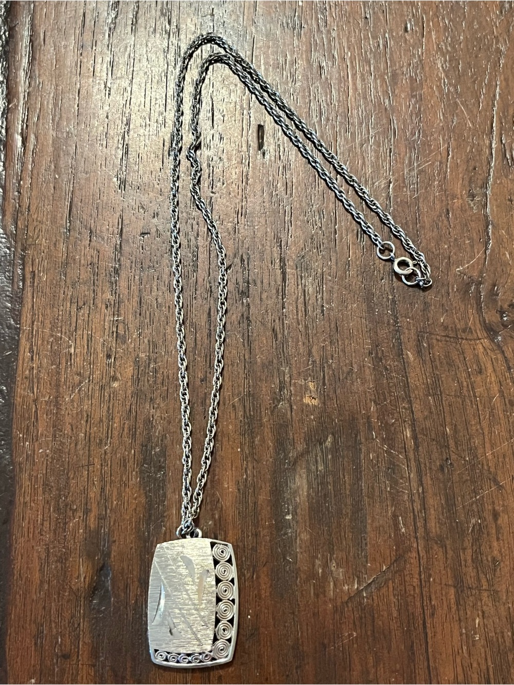 Vintage 1970s Silver Tone Textured Modernist Shield Pendant Necklace